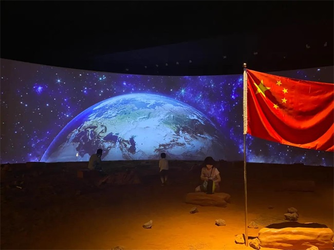 1000㎡超大空間、44*8米巨型弧幕 SEEMILE助力中國航天官方藝術(shù)特展
