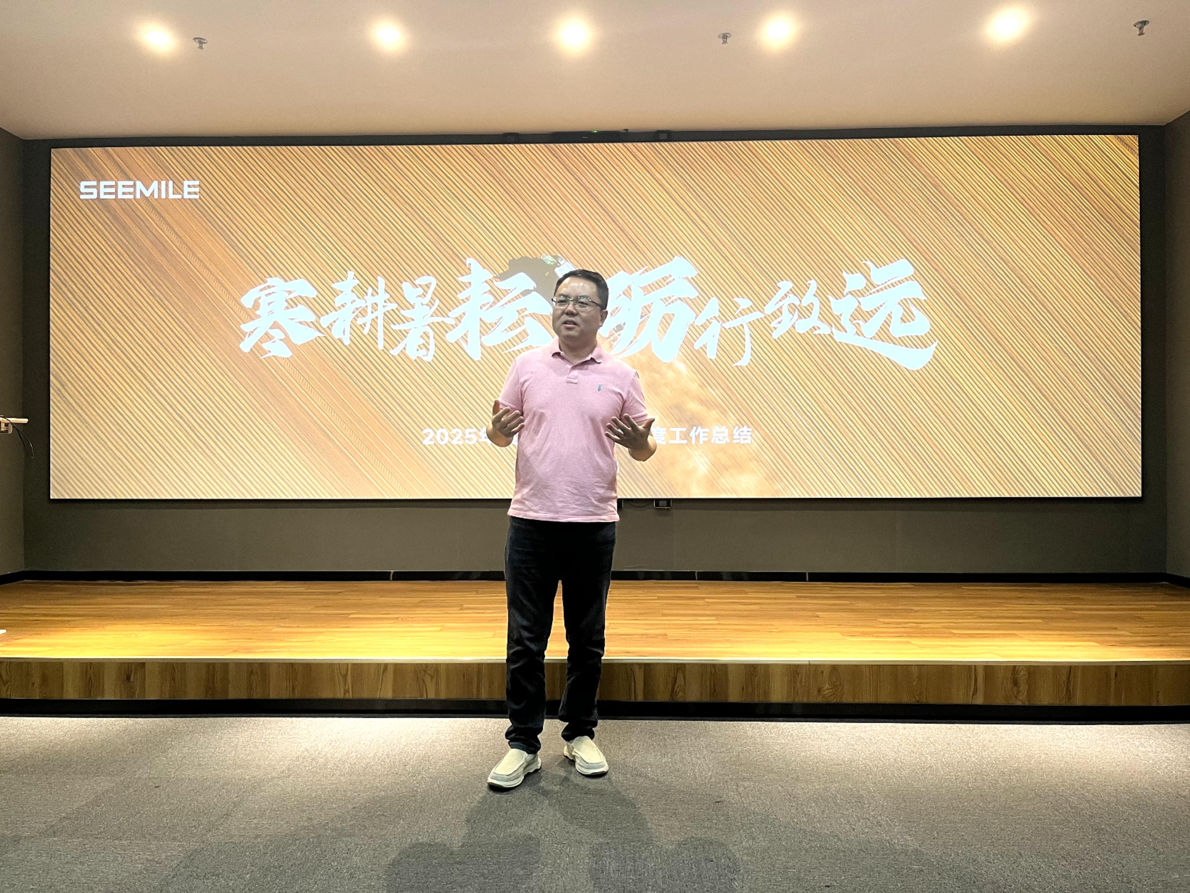 激擎光電陳龍：投影品類成長(zhǎng)與衰退 唯有顛覆性創(chuàng)新才能開辟未來(lái)